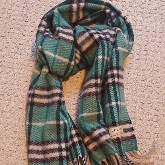 NWOT Burberry Lambswool Scarf - Picture 2 of 5
